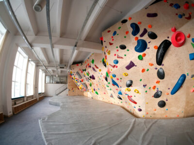 Скалодром Токио ClimbIN