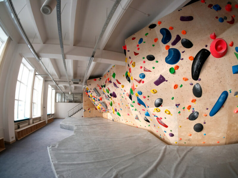 Скалодром Токио ClimbIN