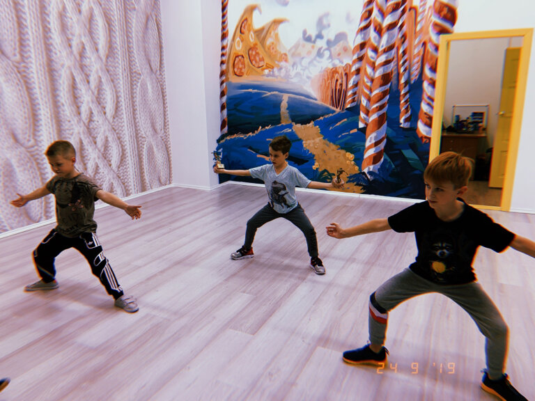 Школа танцев Praise The Sun